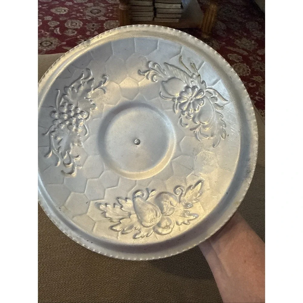 VINTAGE HAMMERED ALUMINUM POT with FLOWER Embellished LID by NASCO in ITALY (TD)